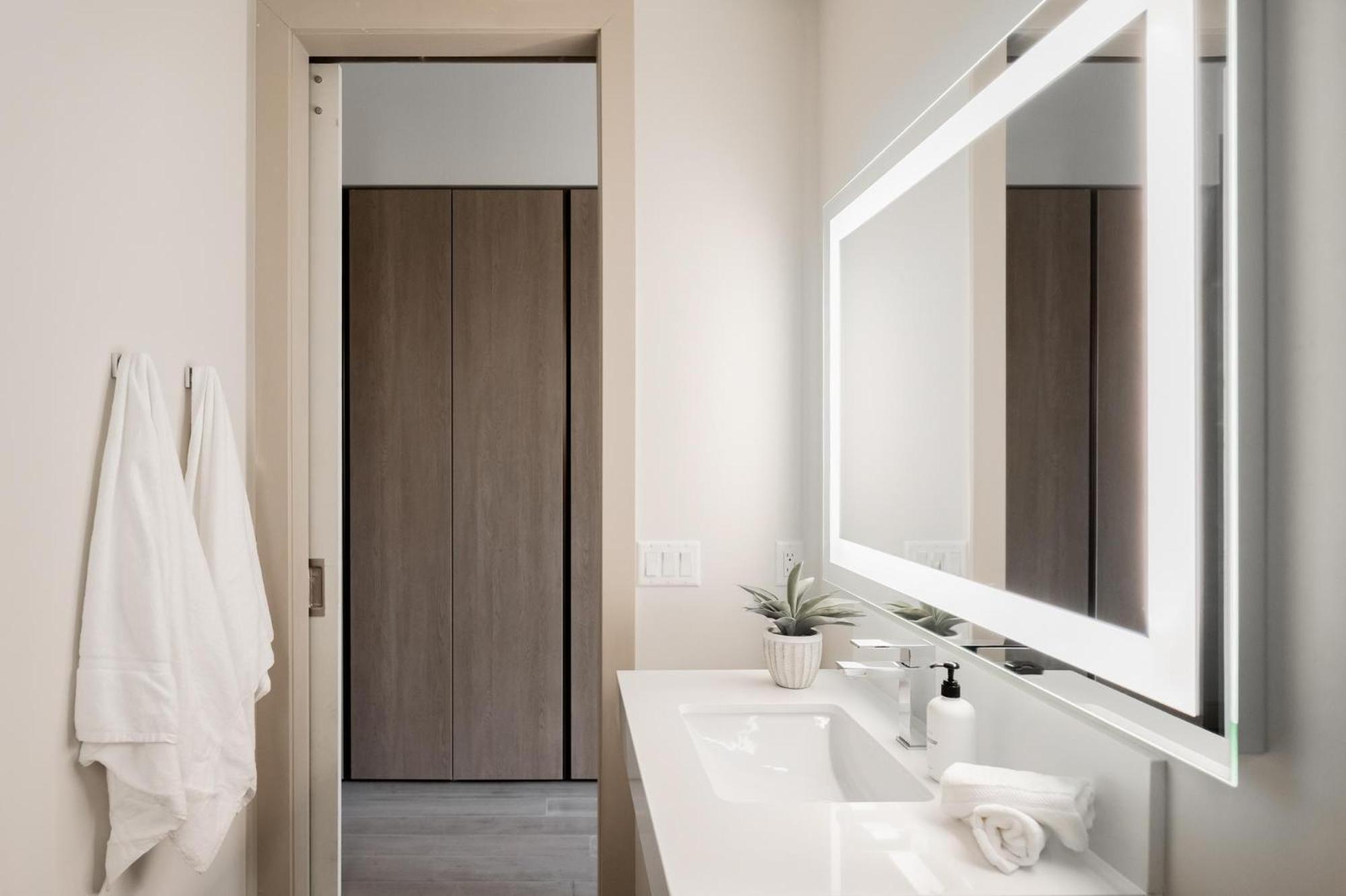 Brand New Condo - Walk To Empower Stadium - Tesoro Денвер Екстер'єр фото